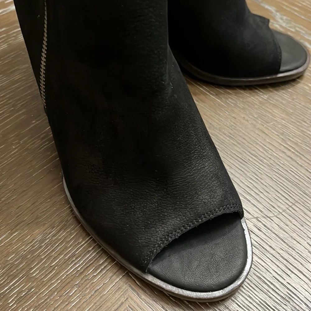 Lucky brand Lamija black leather peep toe heeled ankle booties Size 9.5